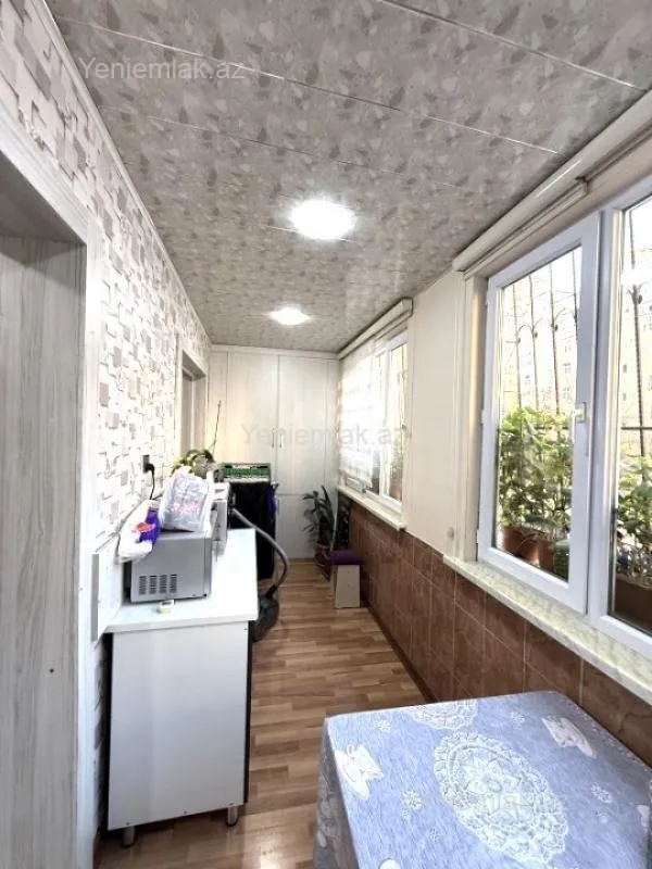 Satılır 4 otaqlı köhnə tikili 105 m²