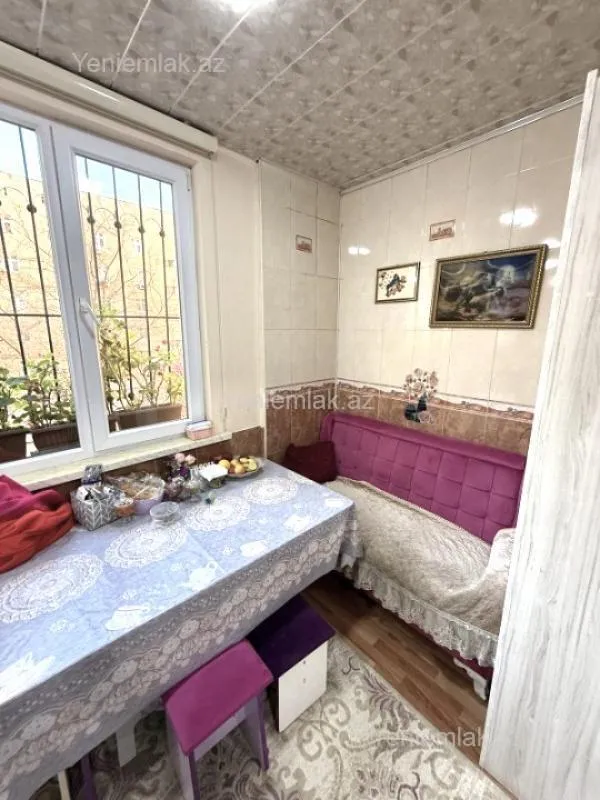 Satılır 4 otaqlı köhnə tikili 105 m²