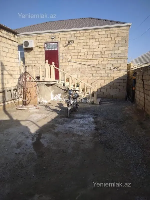 Satılır 4 otaqlı həyət evi 140 m²