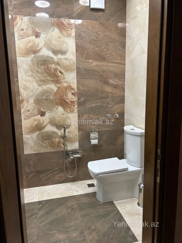 Satılır 3 otaqlı yeni tikili 135 m²