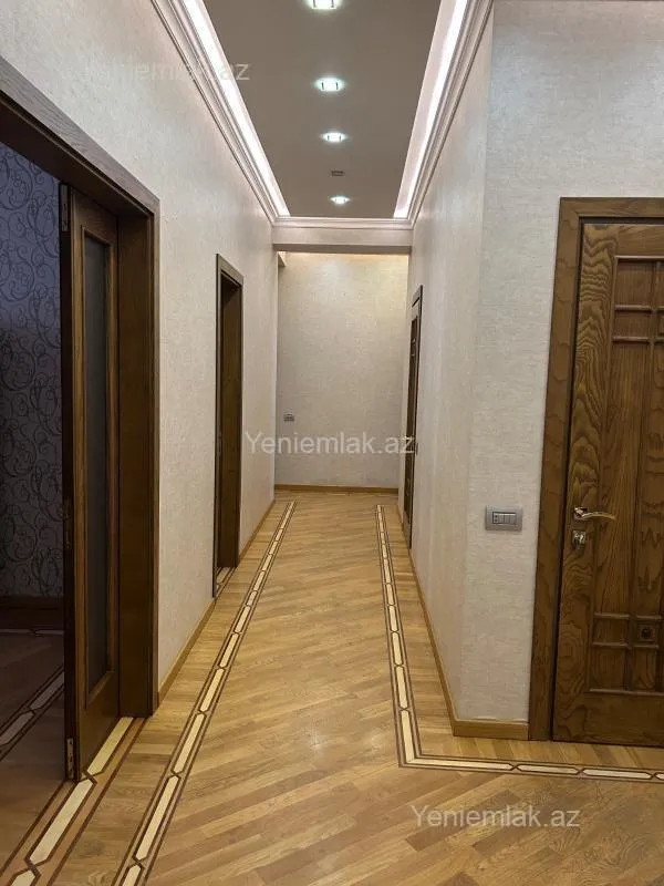 Satılır 3 otaqlı yeni tikili 135 m²