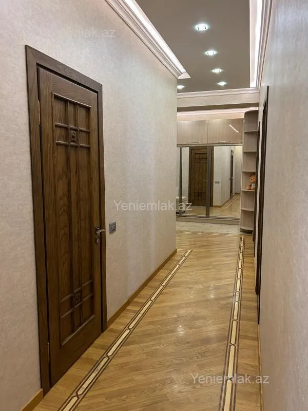 Satılır 3 otaqlı yeni tikili 135 m²