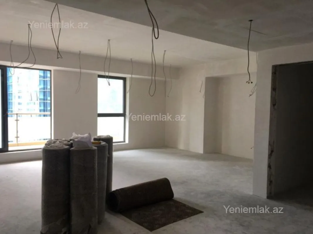 Satılır 4 otaqlı yeni tikili 180 m²