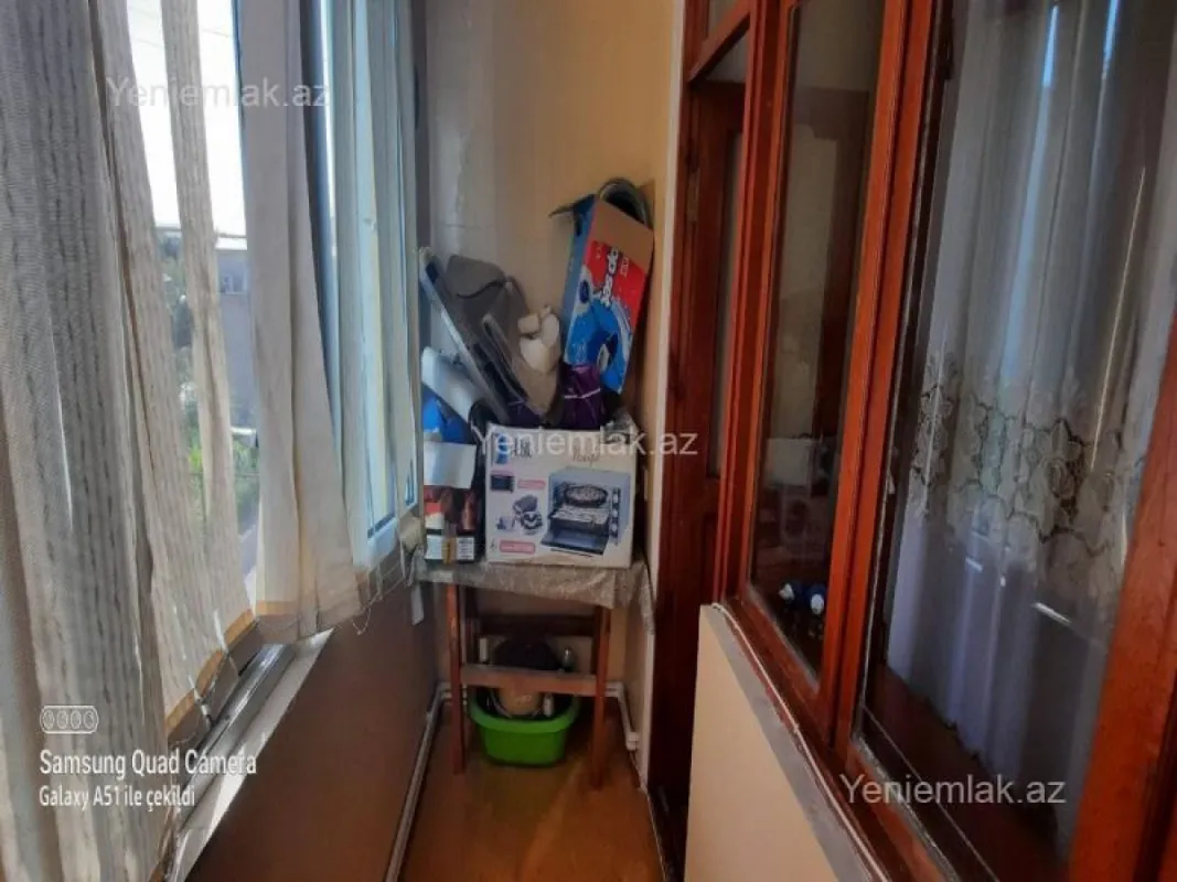 Satılır 4 otaqlı köhnə tikili 90 m²