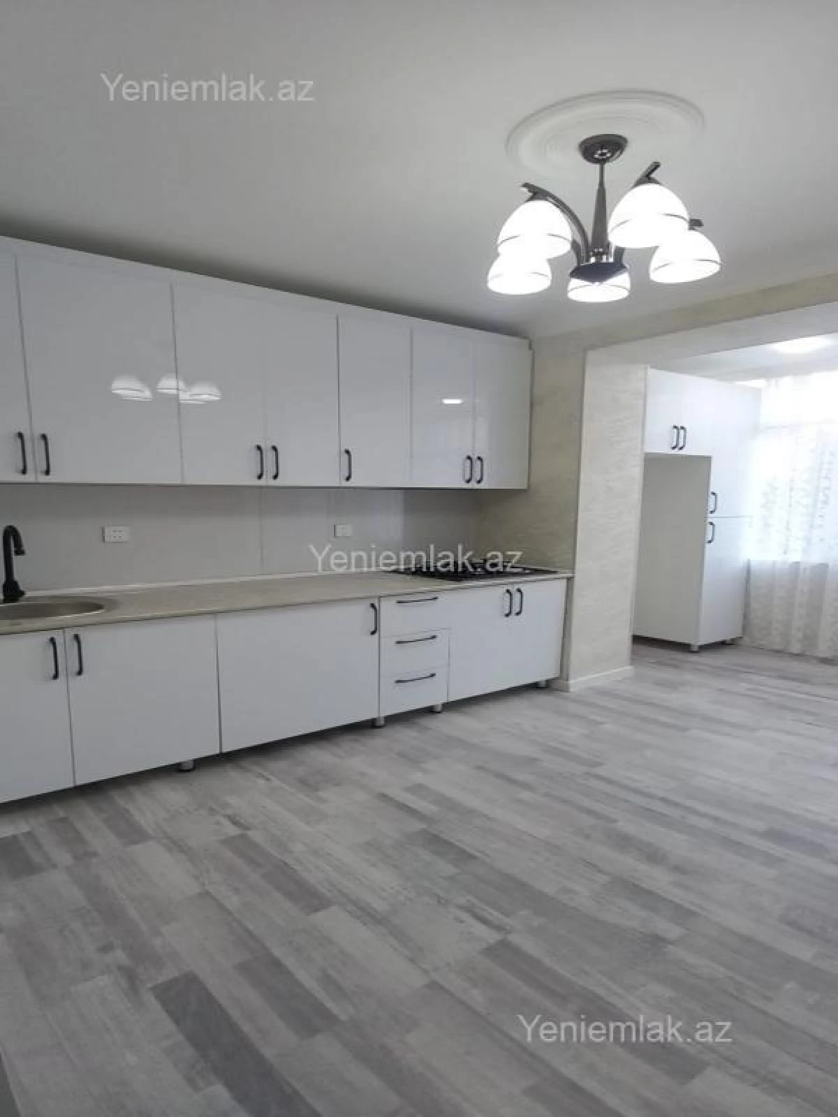 Satılır 2 otaqlı köhnə tikili 75 m²