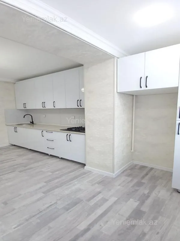 Satılır 2 otaqlı köhnə tikili 75 m²