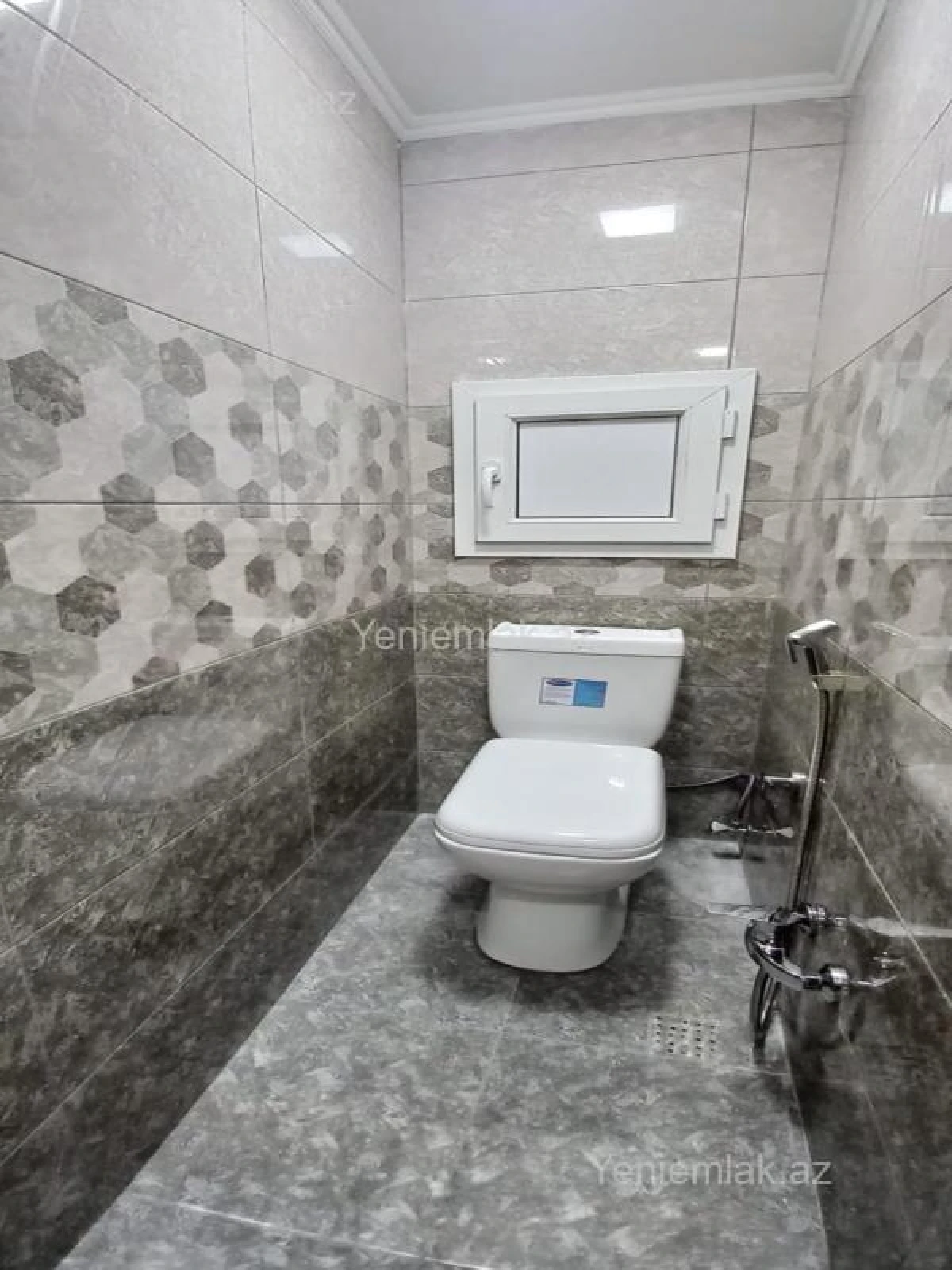 Satılır 2 otaqlı köhnə tikili 75 m²
