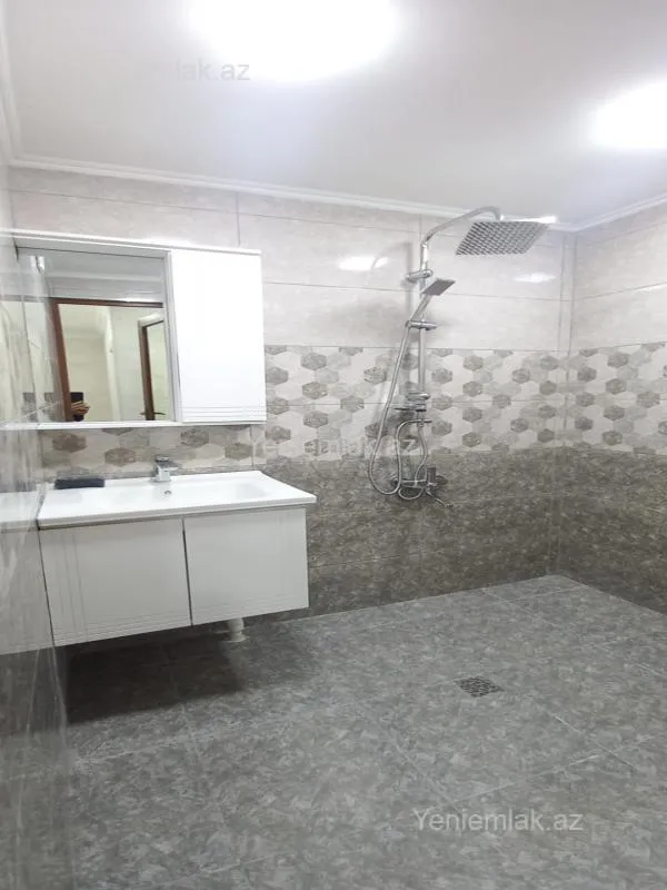 Satılır 2 otaqlı köhnə tikili 75 m²