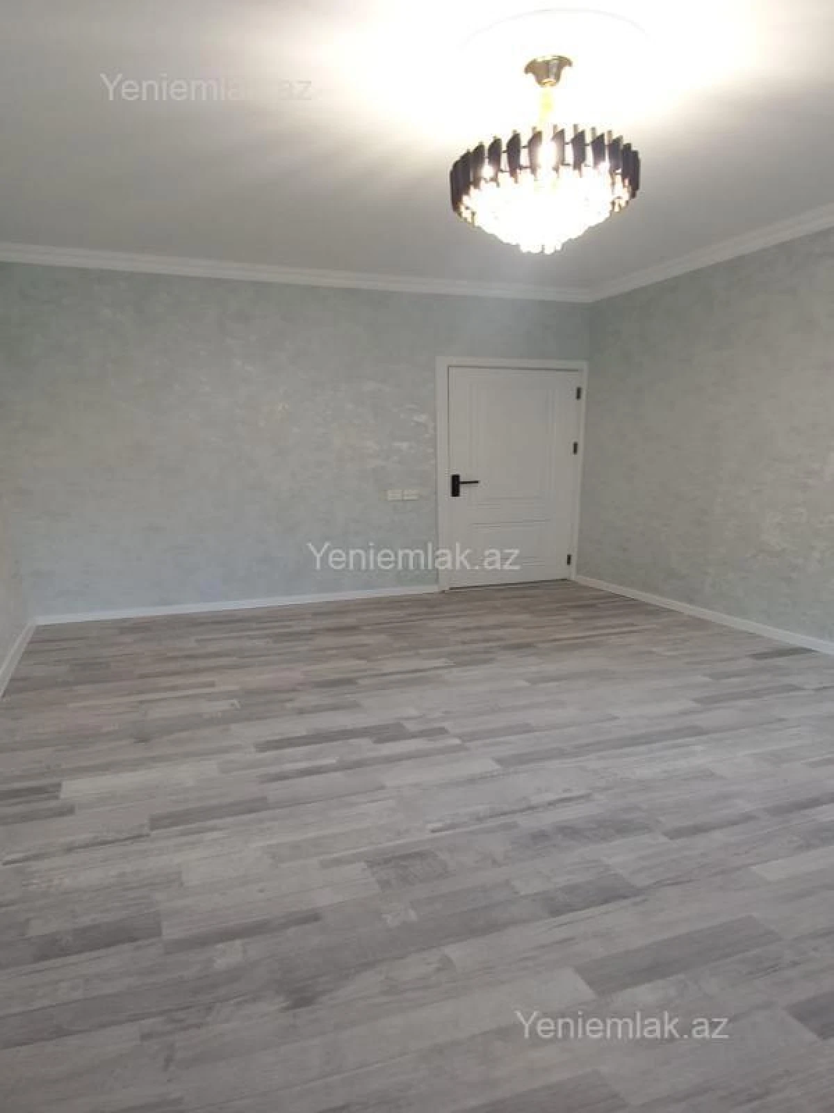 Satılır 2 otaqlı köhnə tikili 75 m²