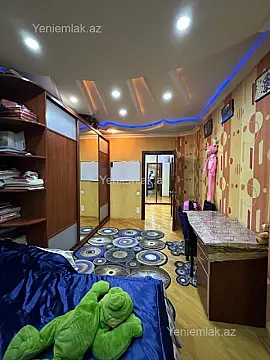 Satılır 3 otaqlı köhnə tikili 80 m²