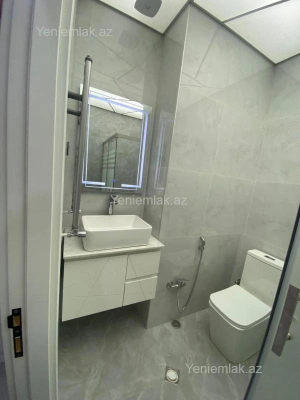 Satılır 2 otaqlı yeni tikili 60 m²