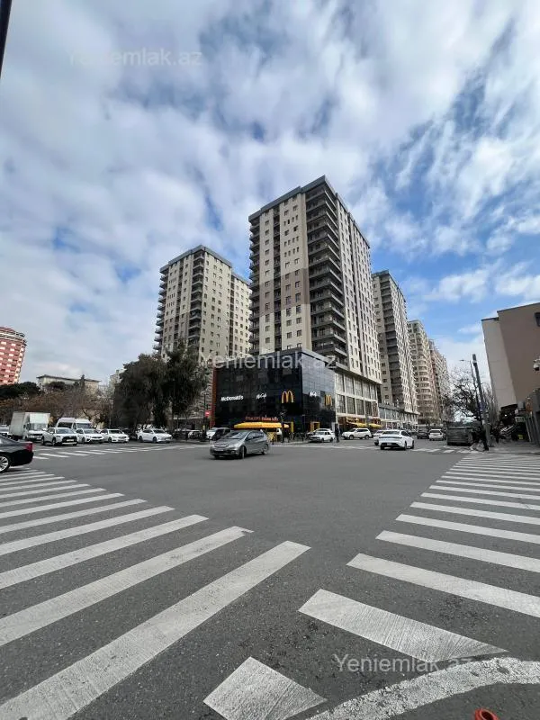 Satılır 4 otaqlı yeni tikili 160 m²