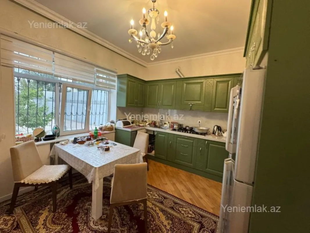 Satılır 6 otaqlı həyət evi 200 m²