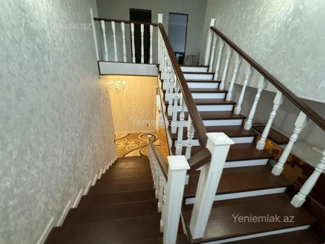 Satılır 6 otaqlı həyət evi 200 m²