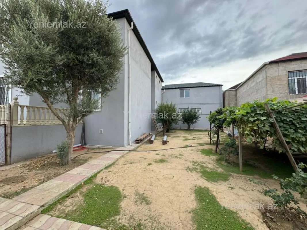 Satılır 6 otaqlı həyət evi 200 m²