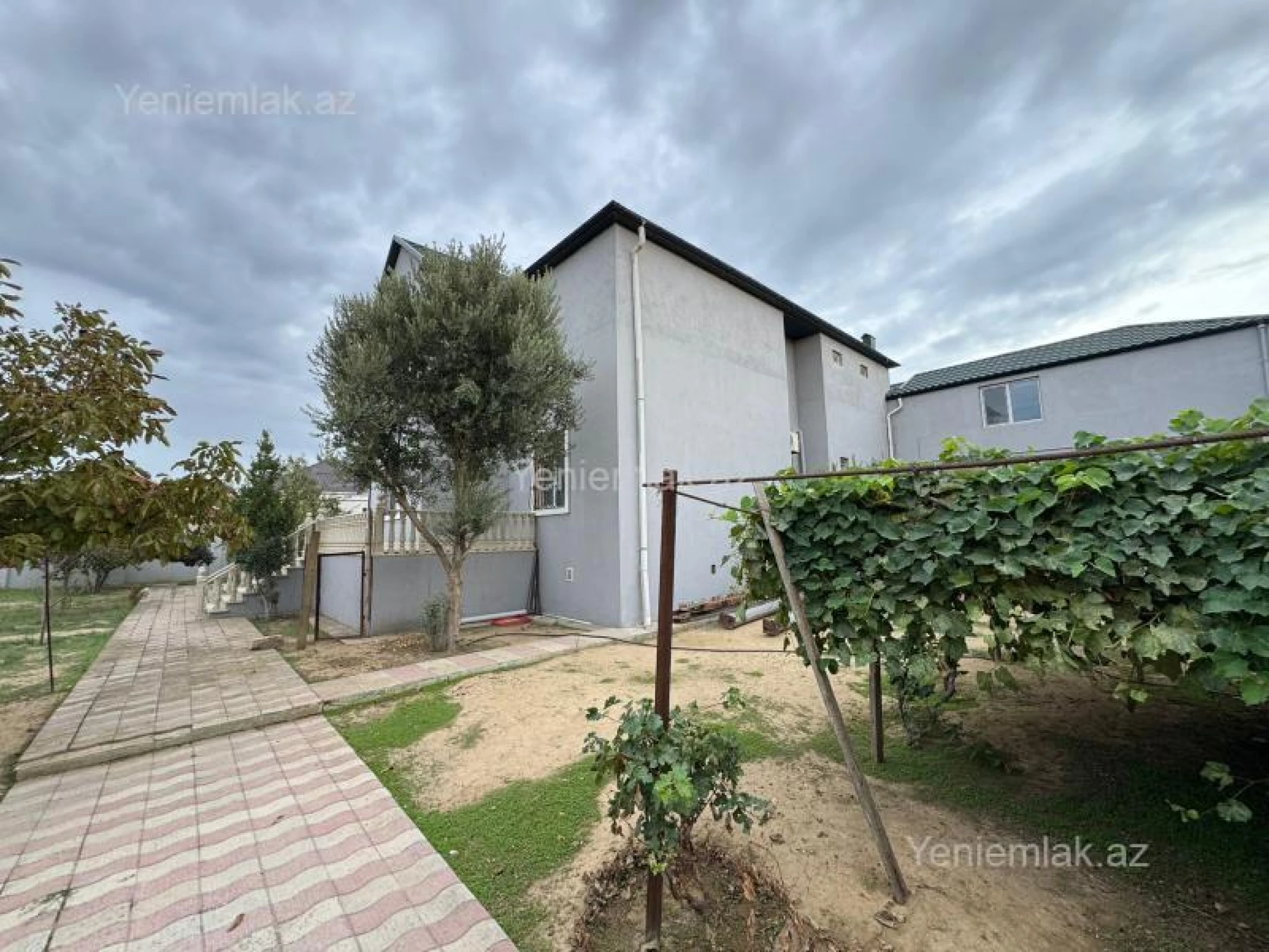 Satılır 6 otaqlı həyət evi 200 m²