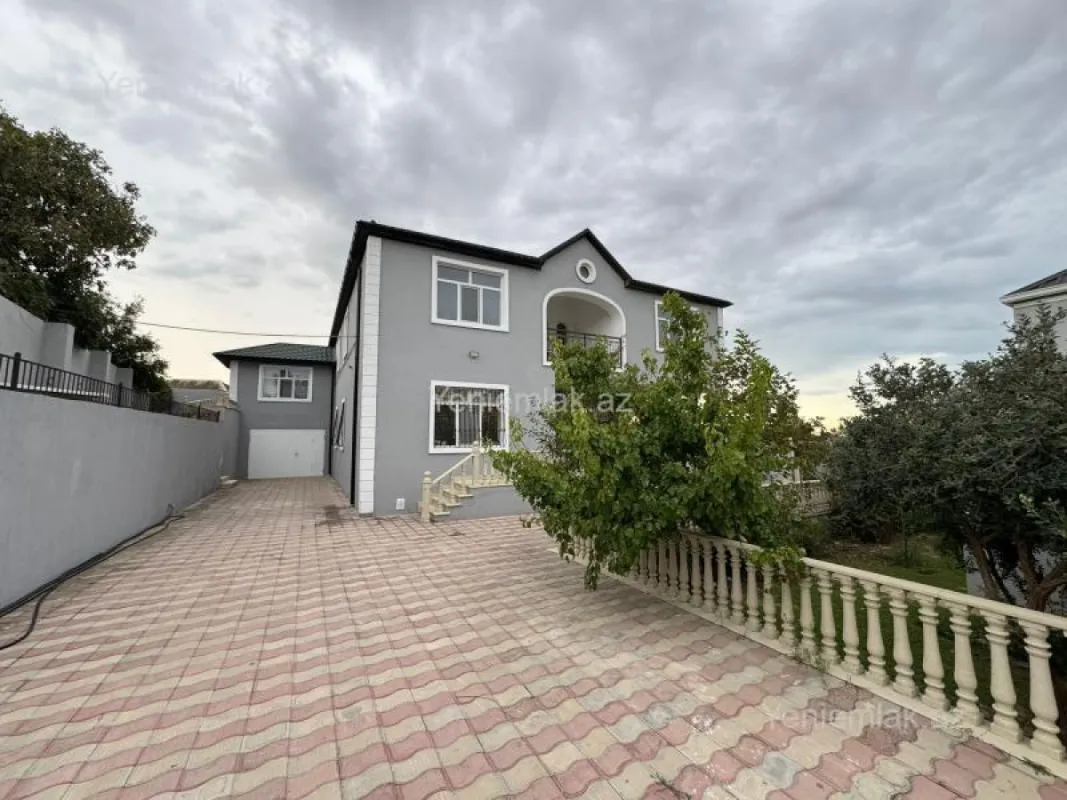 Satılır 6 otaqlı həyət evi 200 m²