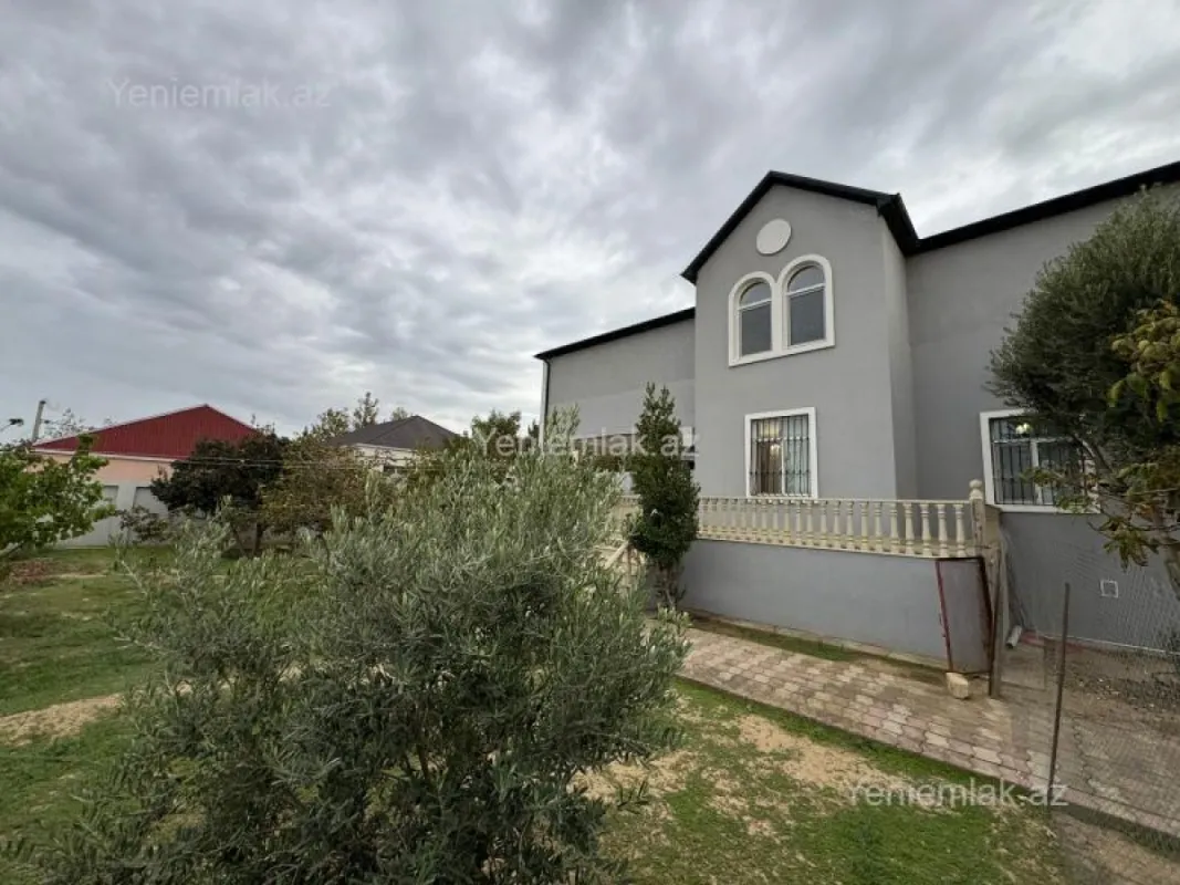 Satılır 6 otaqlı həyət evi 200 m²