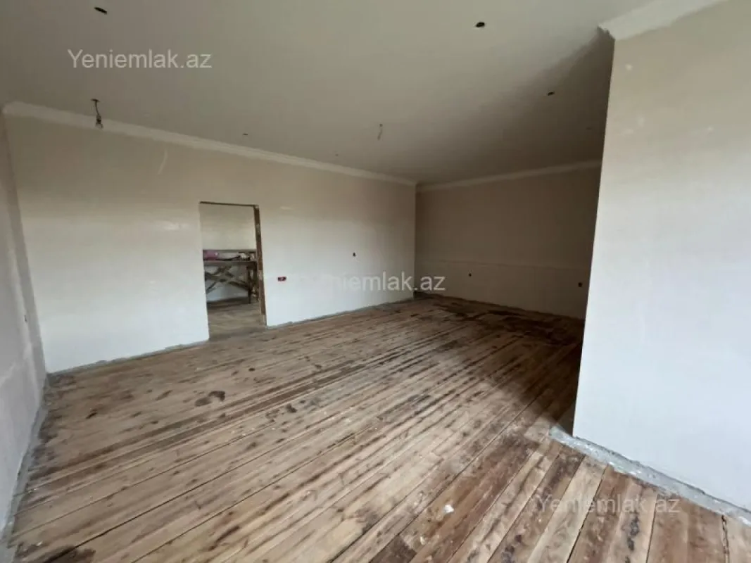 Satılır 6 otaqlı həyət evi 200 m²