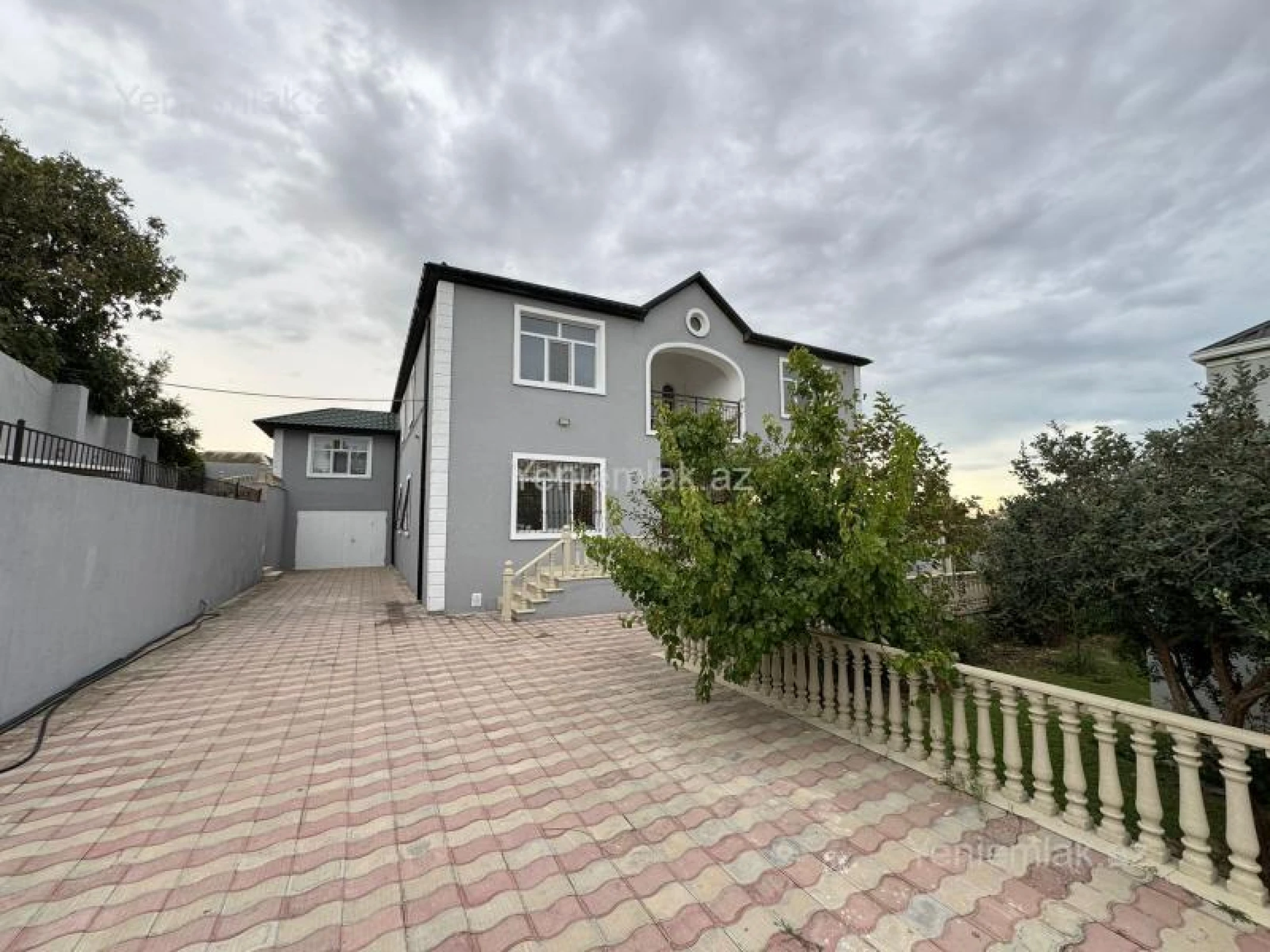 Satılır 6 otaqlı həyət evi 200 m²