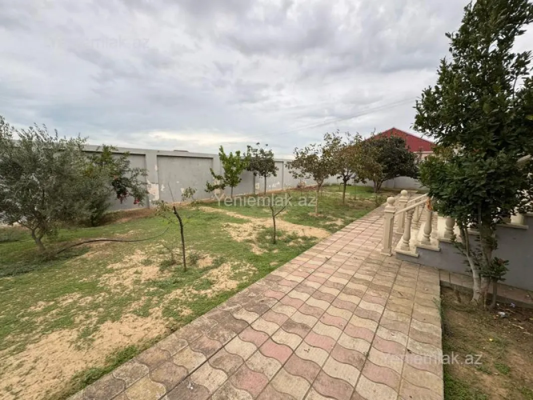 Satılır 6 otaqlı həyət evi 200 m²