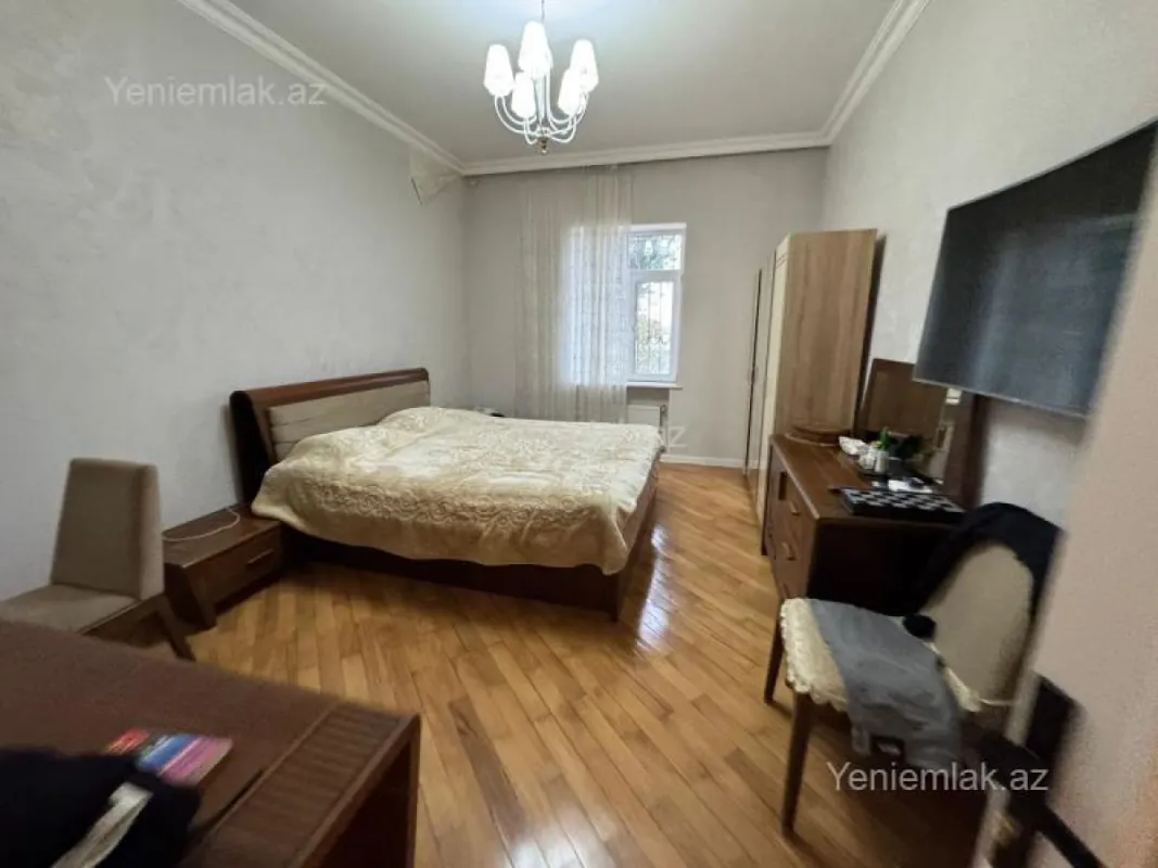 Satılır 6 otaqlı həyət evi 200 m²