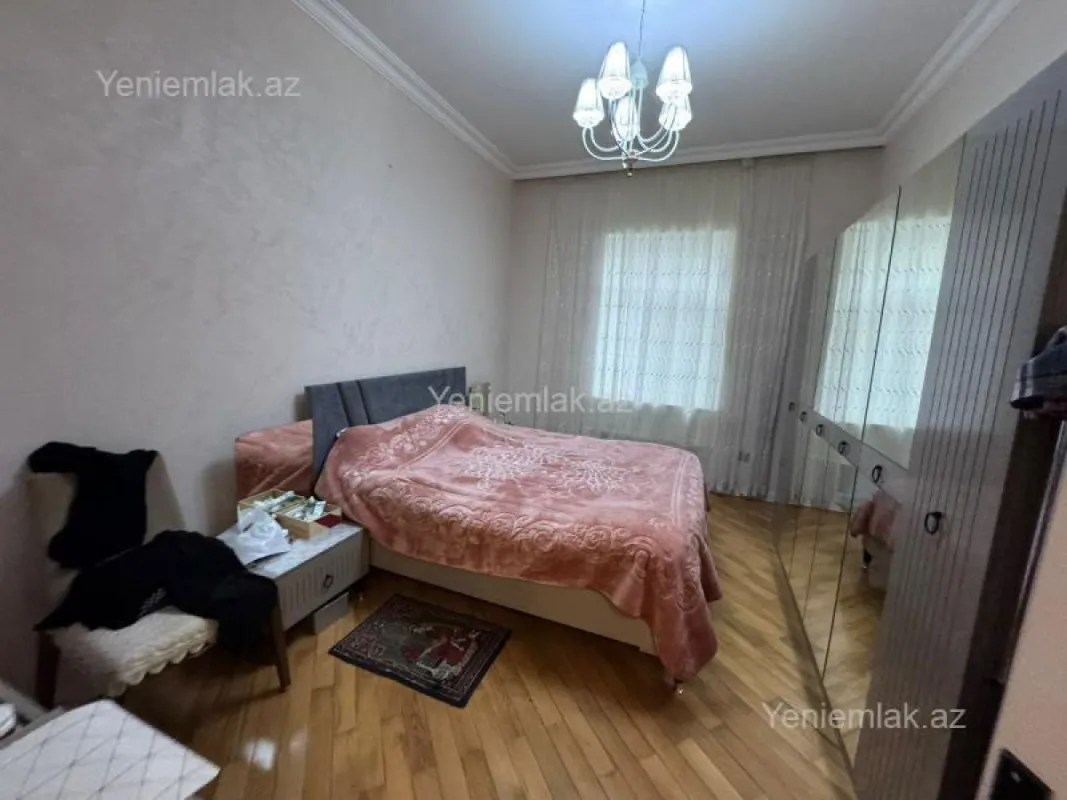 Satılır 6 otaqlı həyət evi 200 m²