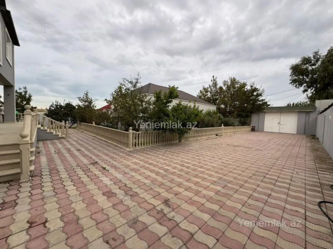 Satılır 6 otaqlı həyət evi 200 m²