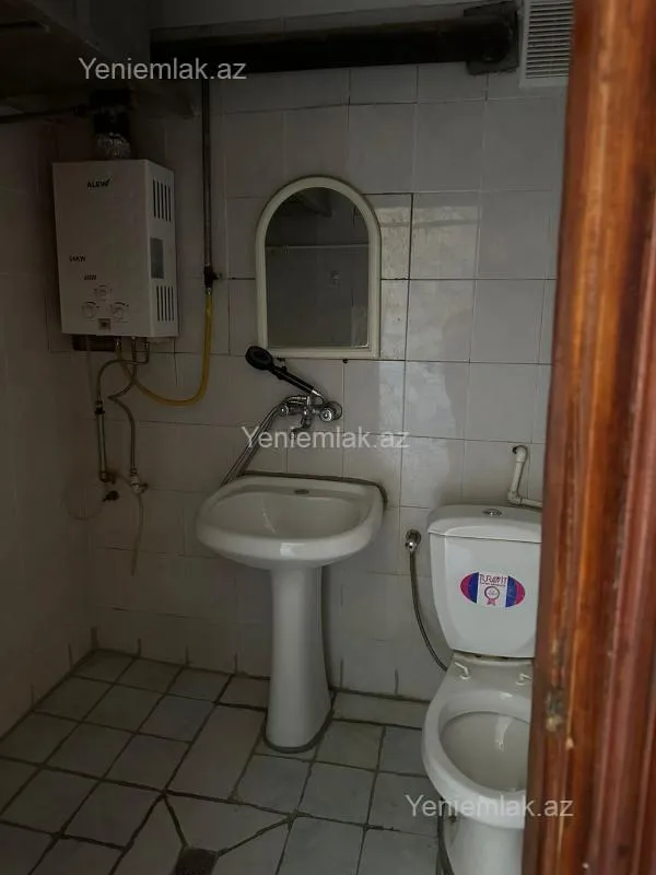 Satılır 2 otaqlı köhnə tikili 65 m²