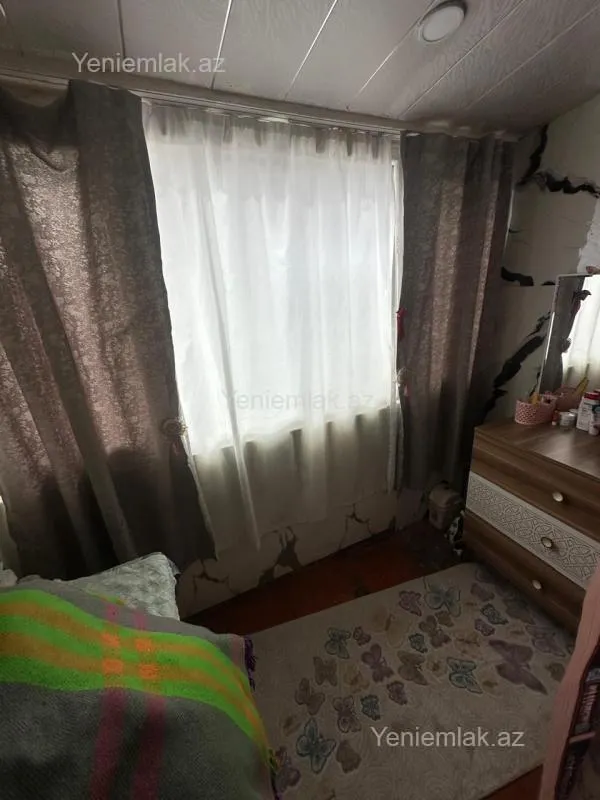 Satılır 1 otaqlı köhnə tikili 38 m²