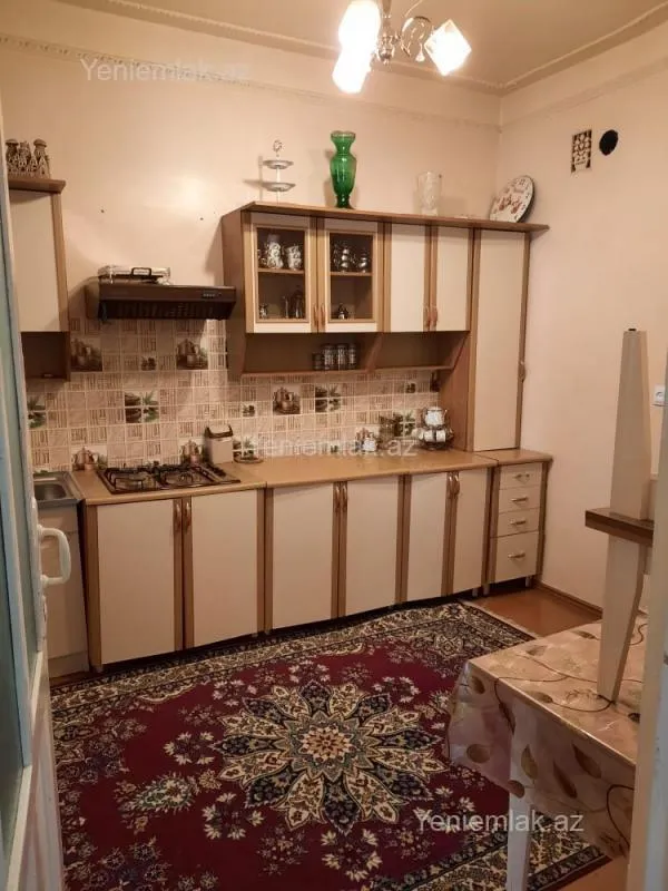 Satılır 7 otaqlı həyət evi 300 m²