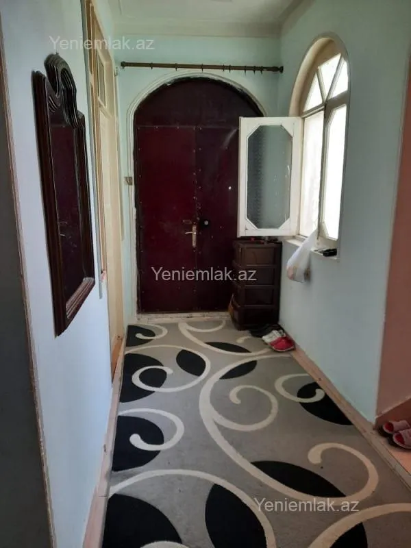 Satılır 7 otaqlı həyət evi 300 m²