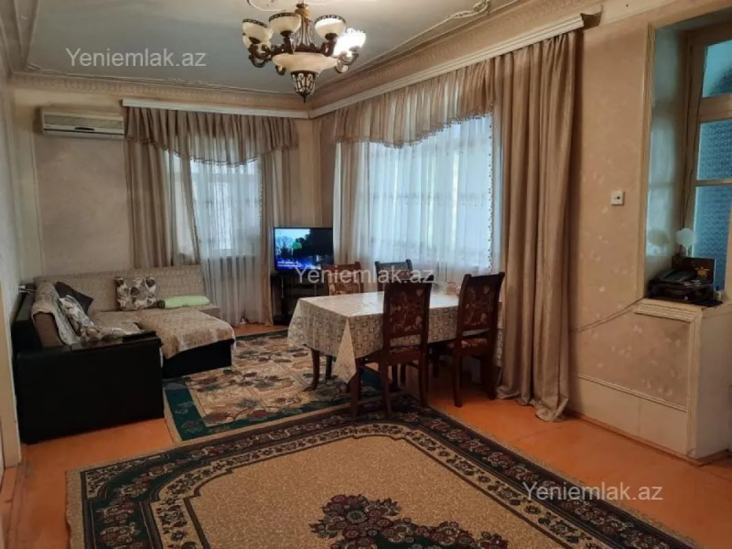 Satılır 7 otaqlı həyət evi 300 m²