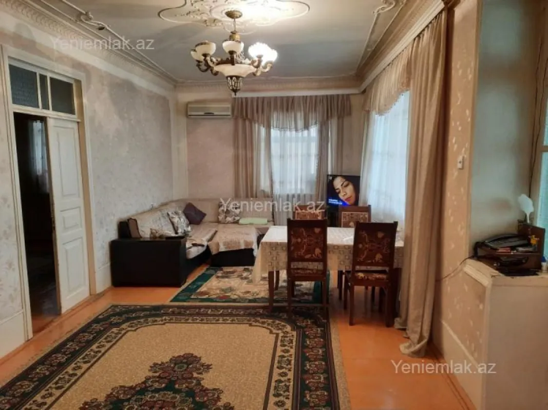 Satılır 7 otaqlı həyət evi 300 m²