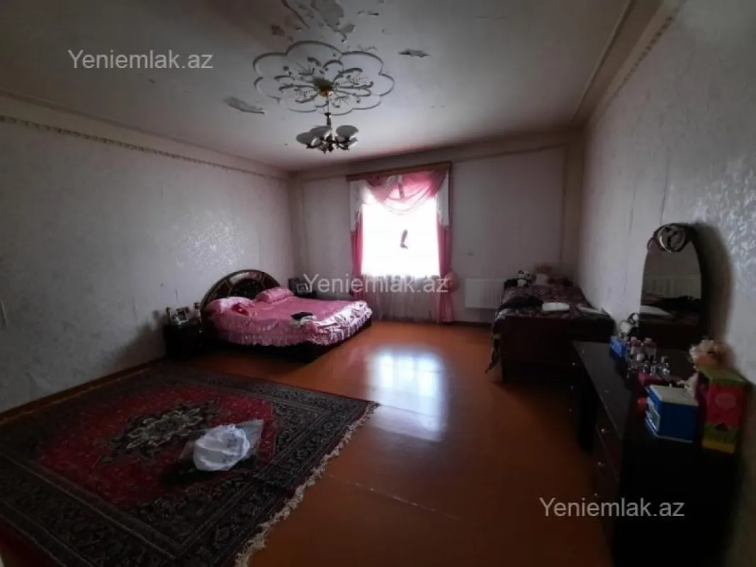 Satılır 7 otaqlı həyət evi 300 m²