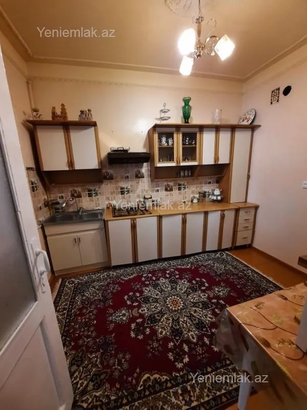 Satılır 7 otaqlı həyət evi 300 m²