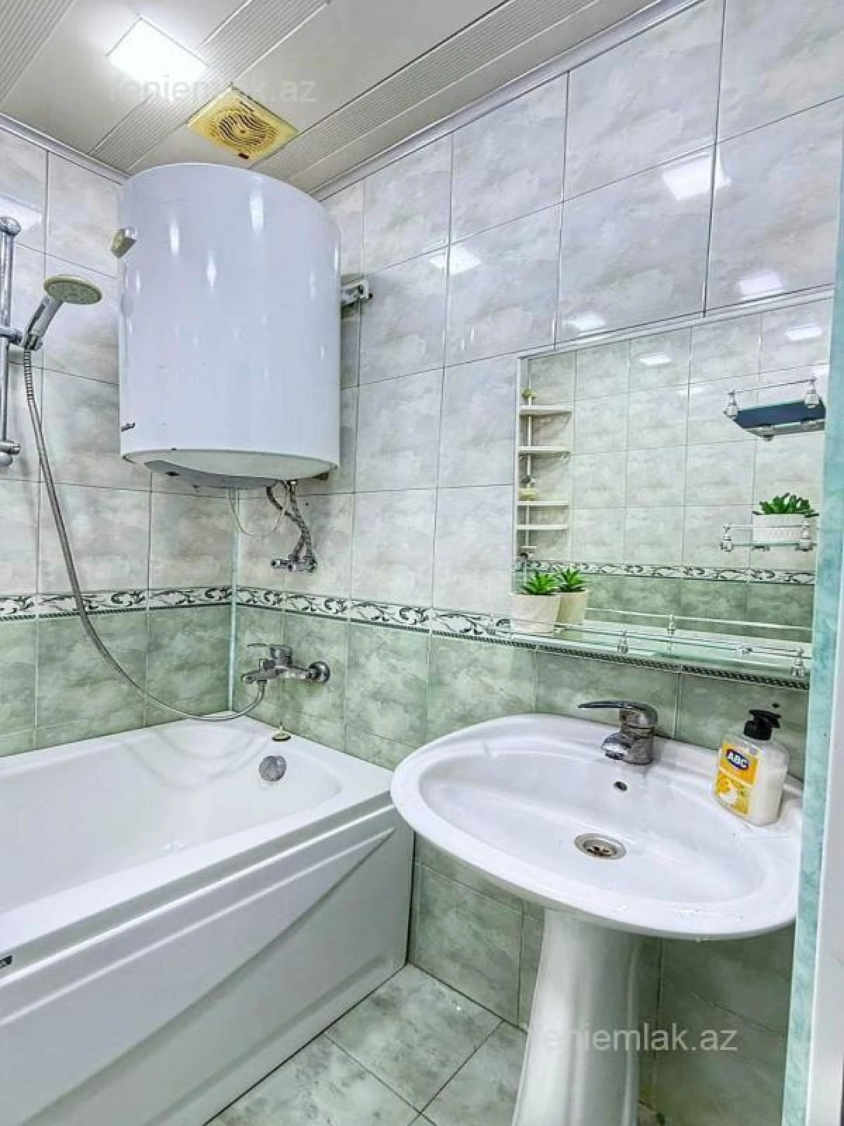 Satılır 2 otaqlı köhnə tikili 50 m²