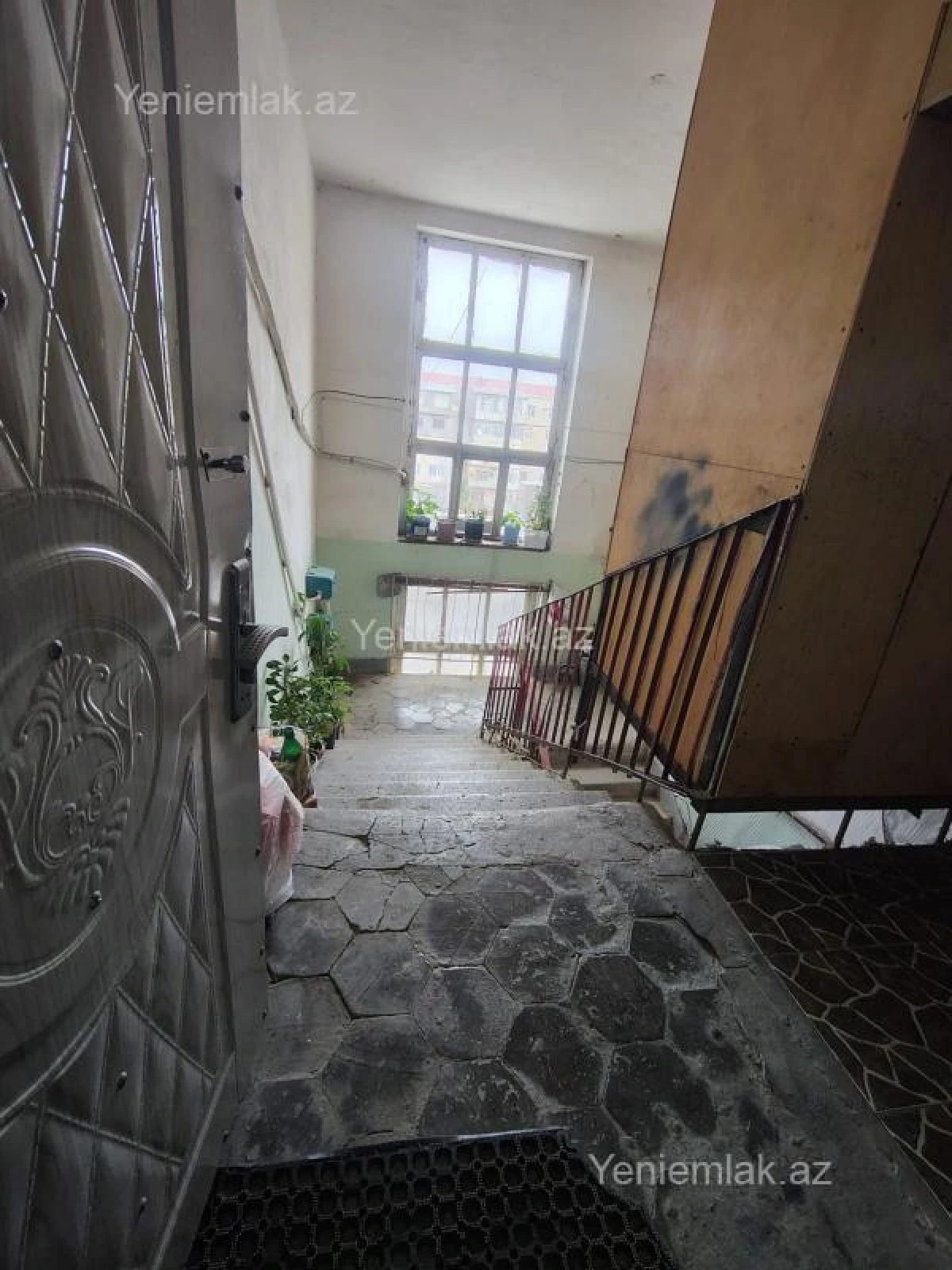 Satılır 2 otaqlı köhnə tikili 54 m²
