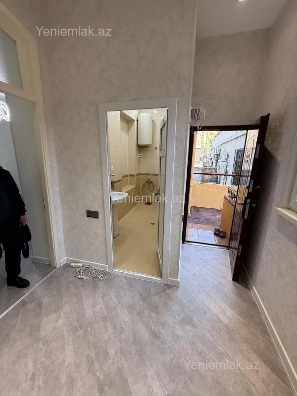 Satılır 2 otaqlı köhnə tikili 60 m²