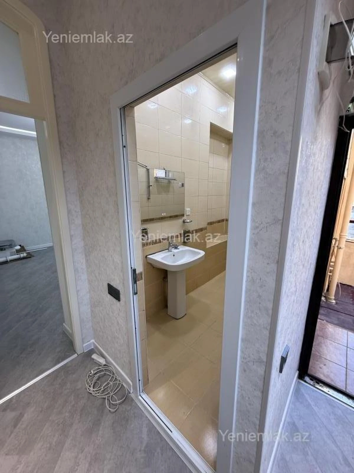 Satılır 2 otaqlı köhnə tikili 60 m²