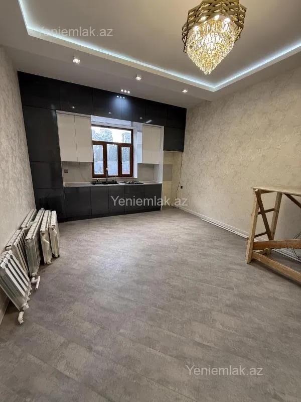 Satılır 2 otaqlı köhnə tikili 60 m²