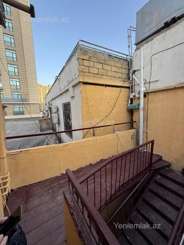 Satılır 2 otaqlı köhnə tikili 60 m²