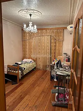 Satılır 4 otaqlı köhnə tikili 115 m²