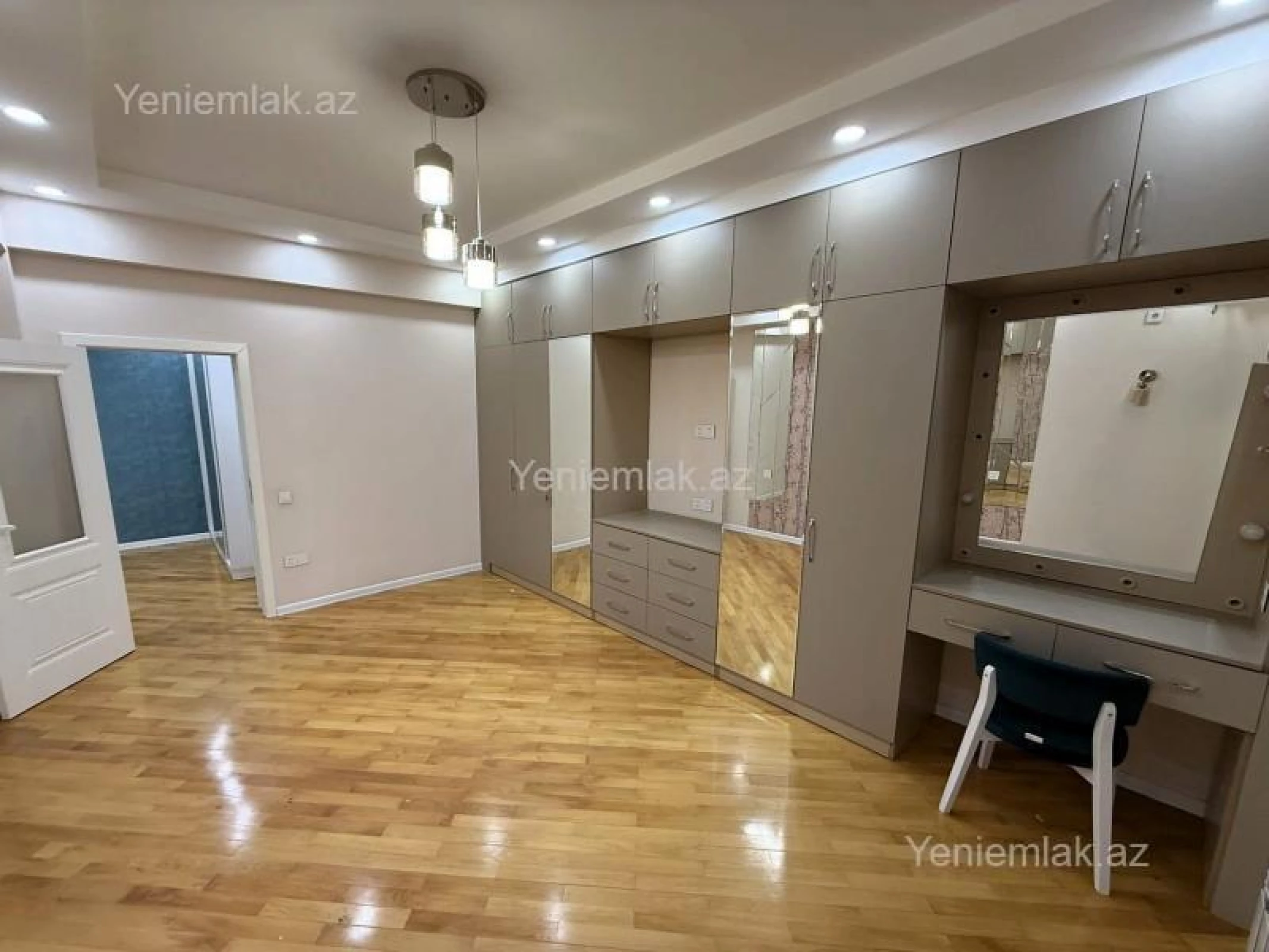 Satılır 3 otaqlı yeni tikili 115 m²