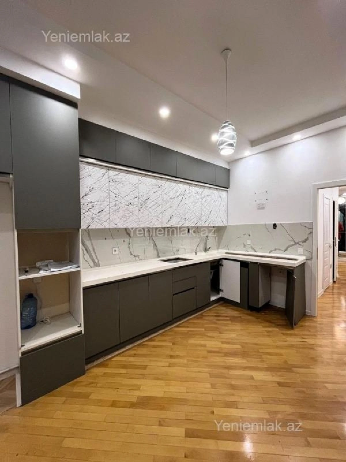 Satılır 3 otaqlı yeni tikili 115 m²