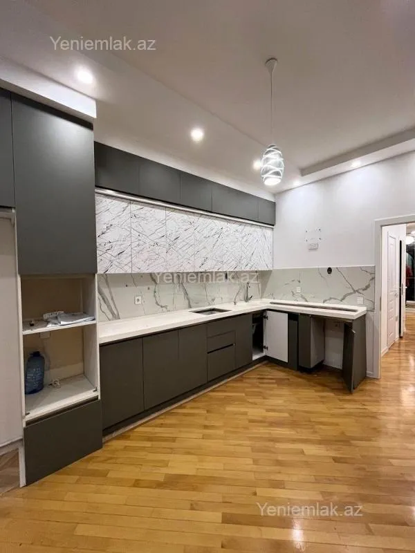 Satılır 3 otaqlı yeni tikili 115 m²