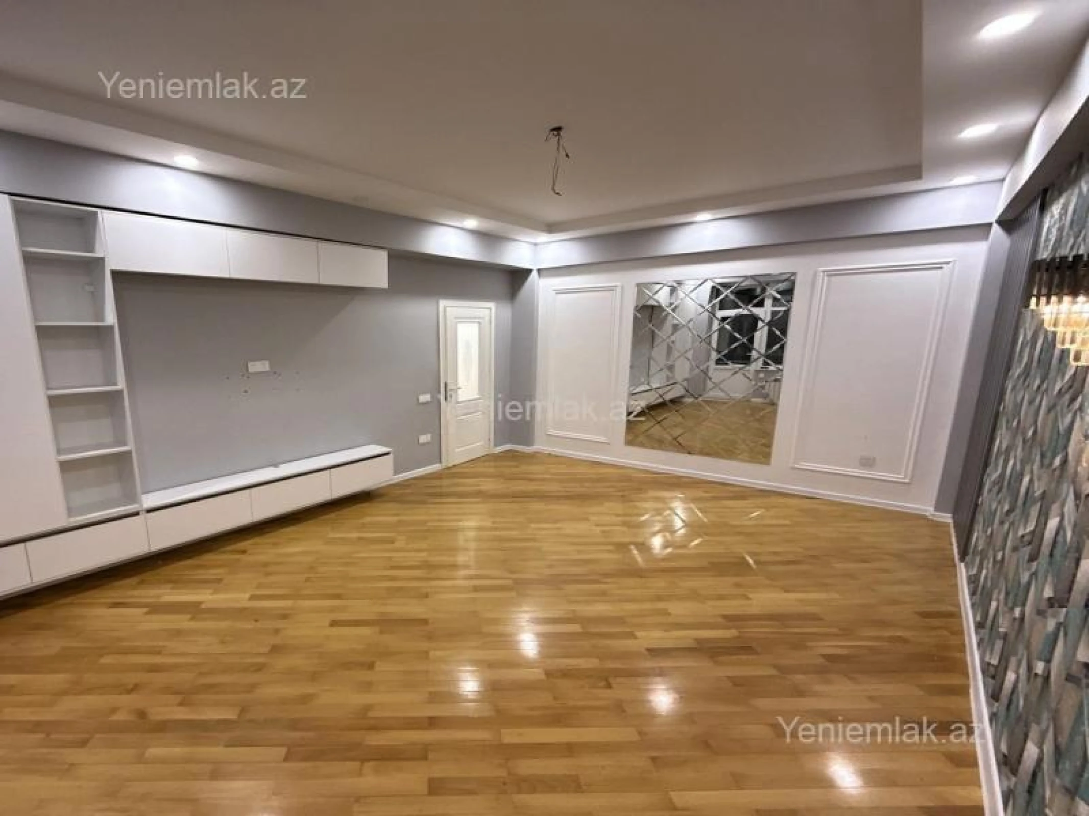 Satılır 3 otaqlı yeni tikili 115 m²