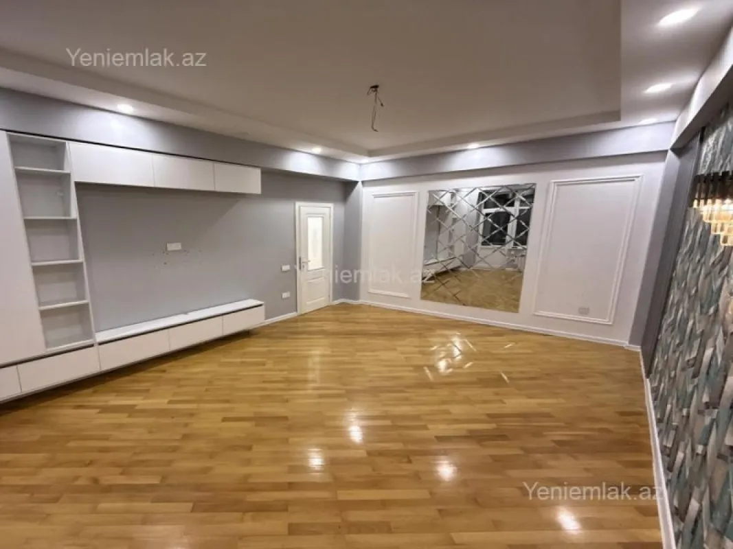 Satılır 3 otaqlı yeni tikili 115 m²