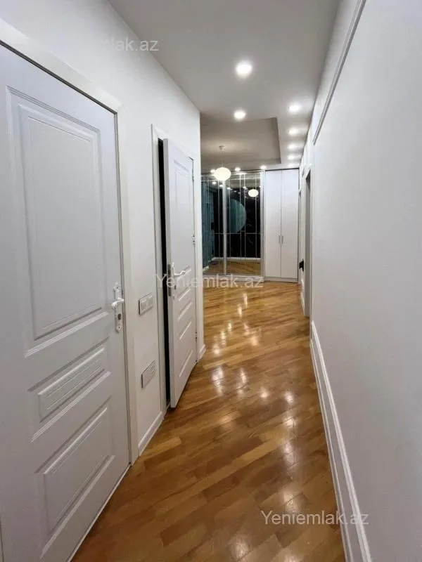 Satılır 3 otaqlı yeni tikili 115 m²