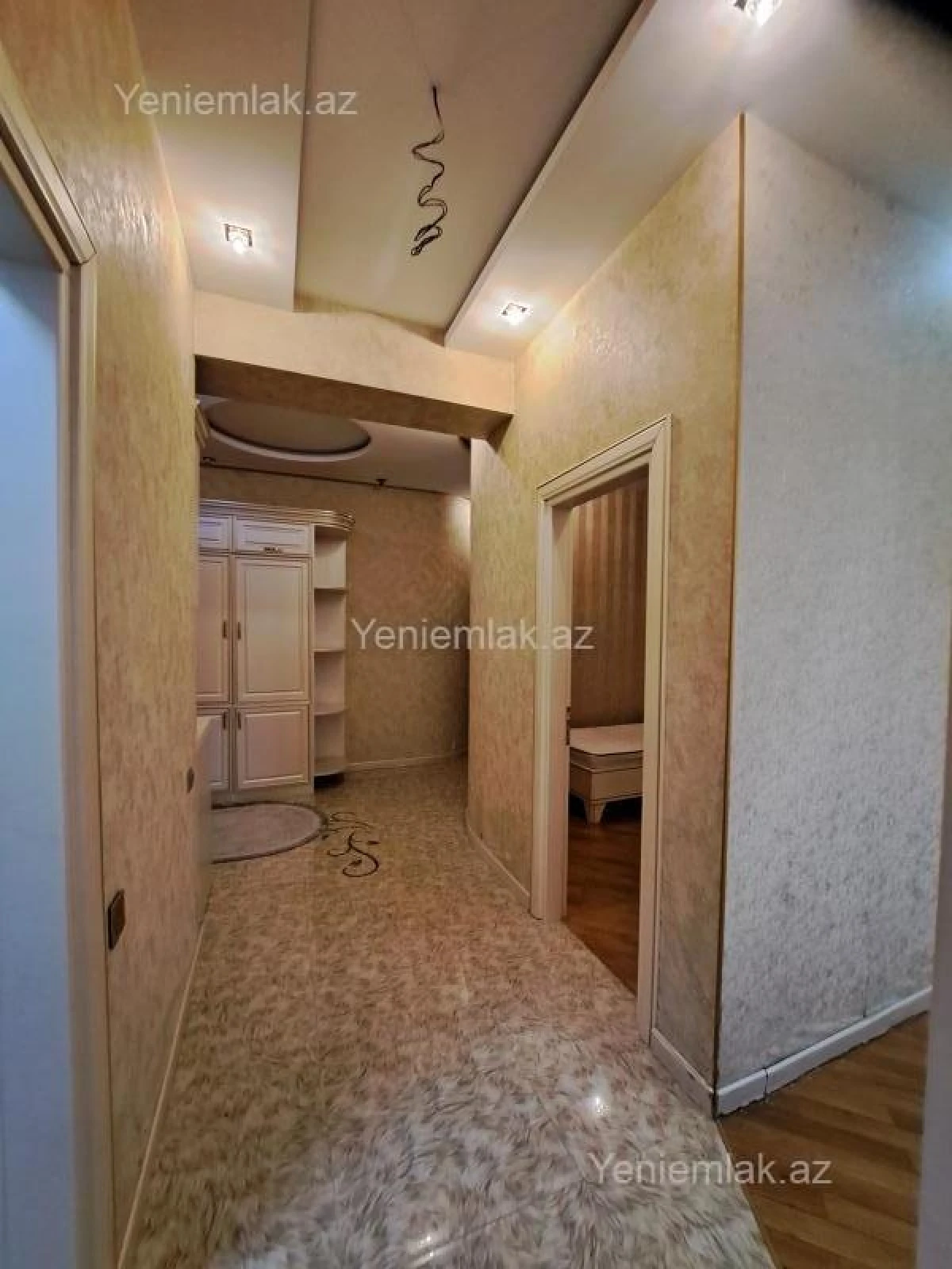 Satılır 3 otaqlı yeni tikili 70 m²